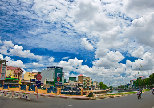 Bờ kênh Nhiêu Lộc - Thị Nghè. Ảnh Du Chi Hung