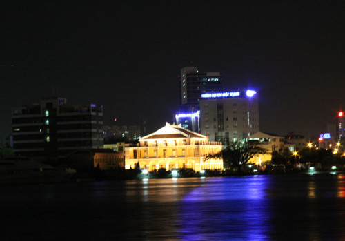 Bến nhà rồng lung linh ánh đèn. Ảnh: Nguyễn Duy Khang. Bến nhà rồng lung linh ánh đèn. Ảnh: Nguyễn Duy Khang.