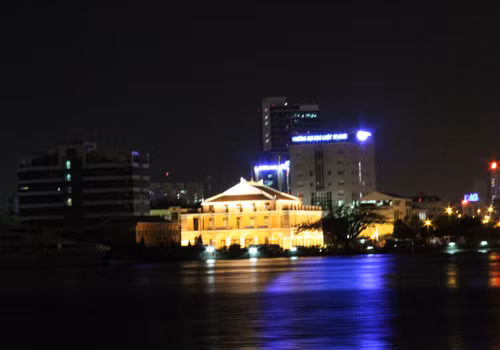 Bến nhà rồng lung linh ánh đèn. Ảnh: Nguyễn Duy Khang.