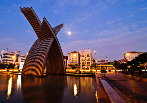 Cửa ngõ của thành phố. Ảnh Du Chi Hung