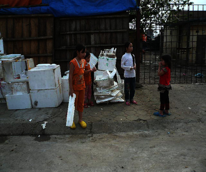 Chỉ còn những khoảng trống nhỏ cho trẻ chơi. Chỉ còn những khoảng trống nhỏ cho trẻ chơi.