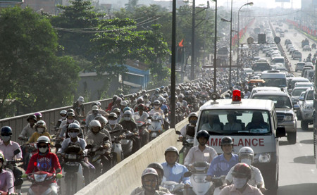 Bộ GTVT không chấp thuận kiến nghị giảm 60% phí bảo trì đường bộ và lùi thời gian thu tới 1/1/2013 của Hiệp hội Vận tải Hà Nội. Ảnh: Hoàng Hải/ TTXVN. Bộ GTVT không chấp thuận kiến nghị giảm 60% phí bảo trì đường bộ và lùi thời gian thu tới 1/1/2013 của Hiệp hội Vận tải Hà Nội. Ảnh: Hoàng Hải/ TTXVN.