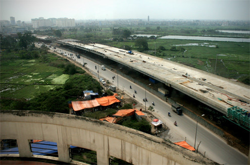 Nhiều phần thi công quan trọng trên cây cầu hiện đại này đã được hoàn thiện.