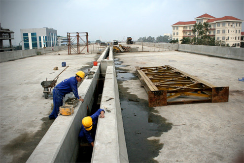 Dự kiến, chậm nhất ngày 30/6 cầu sẽ hoàn thành và được đưa vào sử dụng. Sau khi khánh thành cầu cạn vành đai 3 sẽ kết nối hệ thống giao thông từ phía Nam sang phía Tây của thủ đô.