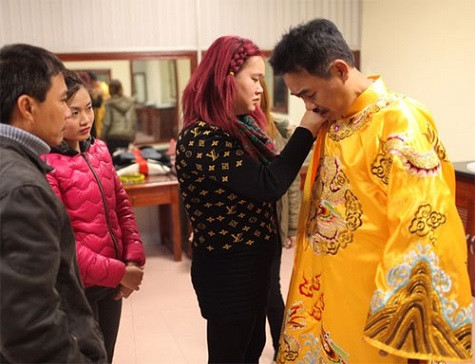 Nghệ sĩ Quốc Khánh vẫn tiếp tục đảm nhận vai Ngọc Hoàng như mọi năm tuy nhiên, năm nay anh sẽ tạo nên nhiều điều mới mẻ, gây bất ngờ cho khán giả.