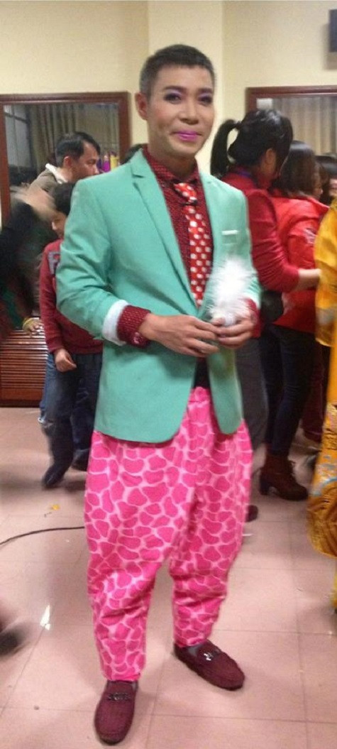 &quot;Cô đẩu&quot; Công Lý trong trang phục rất rực rỡ