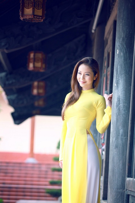 So với mọi năm có lẽ thời gian này, Jenni rất bận rộn vì giờ một lúc phải chăm sóc 2 con tuy nhiên, Jenni vẫn cố gắng thu xếp để chu toàn mọi việc. So với mọi năm có lẽ thời gian này, Jenni rất bận rộn vì giờ một lúc phải chăm sóc 2 con tuy nhiên, Jenni vẫn cố gắng thu xếp để chu toàn mọi việc.