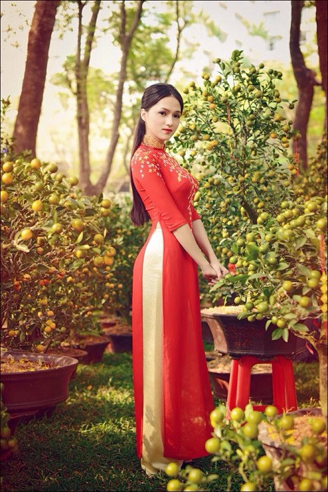 Ca sĩ Hương Giang Idol khoe sắc đỏ trong ngày giáp Tết Ca sĩ Hương Giang Idol khoe sắc đỏ trong ngày giáp Tết