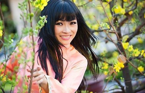 "Chị Chanh" Phương Thanh tươi tắn bên mai vàng "Chị Chanh" Phương Thanh tươi tắn bên mai vàng