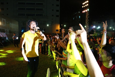 Trong đêm hội này cũng đã chọn ra 16 cổ động viên cuồng nhiệt nhất tham dự trận đấu đỉnh cao giữa hai câu lạc bộ nổi tiếng Manchester United và Liverpool tại Sân Vận Động Old Trafford lừng lẫy của xứ sở sương mù trong Đêm hội. Trong đêm hội này cũng đã chọn ra 16 cổ động viên cuồng nhiệt nhất tham dự trận đấu đỉnh cao giữa hai câu lạc bộ nổi tiếng Manchester United và Liverpool tại Sân Vận Động Old Trafford lừng lẫy của xứ sở sương mù trong Đêm hội.