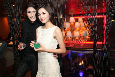 ''Hot boy giỏi toán'' cũng thú nhận: ''Chị Thu là người con gái khá thu hút, tôi cũng khá thích chị ấy và tôi có chút tình cảm với chị ấy''. Tuy nhiên, đáp lại tình cảm này, Hà Thu chỉ coi Văn Kiên như cậu em trai thân thiết.