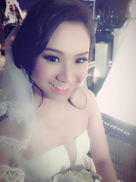 Quỳnh Trâm rạng rỡ trong ngày trọng đại