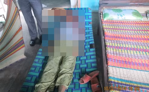 Thi thể bà Thi sau khi bị chính con trai mình đánh chết thảm thương. Thi thể bà Thi sau khi bị chính con trai mình đánh chết thảm thương.