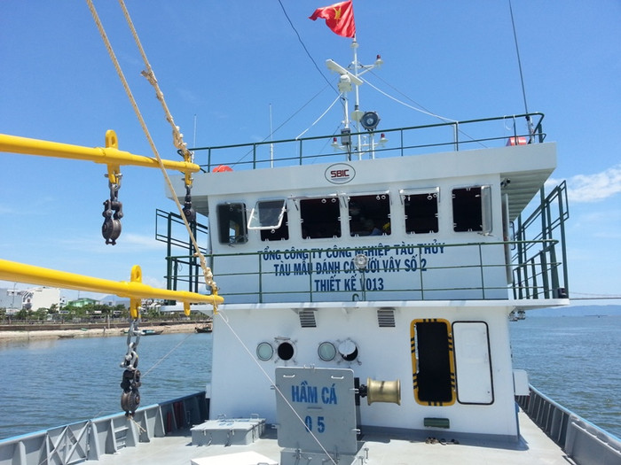 Tàu Sang Fish 01 có tổng trị giá khoảng 11 tỷ đồng (trong đó có 7,3 tỷ đồng đóng tàu được vay ưu đãi trả chậm với thời gian 6-7 năm), do ngư dân Lê Sang (trú phường Thuận Phước, Đà Nẵng) và vợ chồng ngư dân Phan Bé (trú Quảng Ngãi) góp vốn 4 tỷ đồng đóng mới.