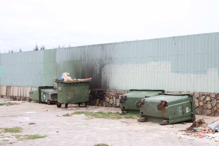 ...nhìn rất phản cảm. ...nhìn rất phản cảm.