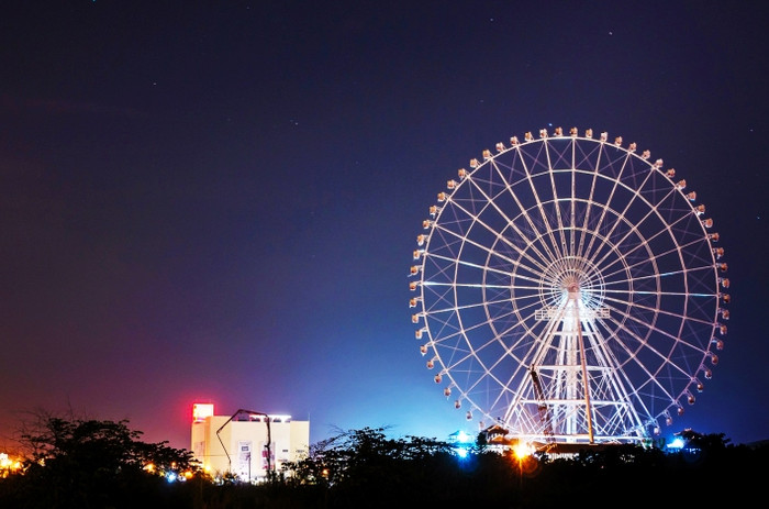 "Vòng quay mặt trời" lung linh huyền ảo về đêm và chính thức hoạt động từ tối 18/7.