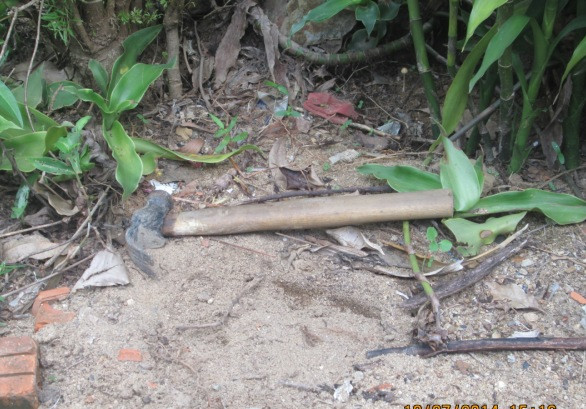 Cây búa hung thủ vứt tại hiện trường gây án. Cây búa hung thủ vứt tại hiện trường gây án.