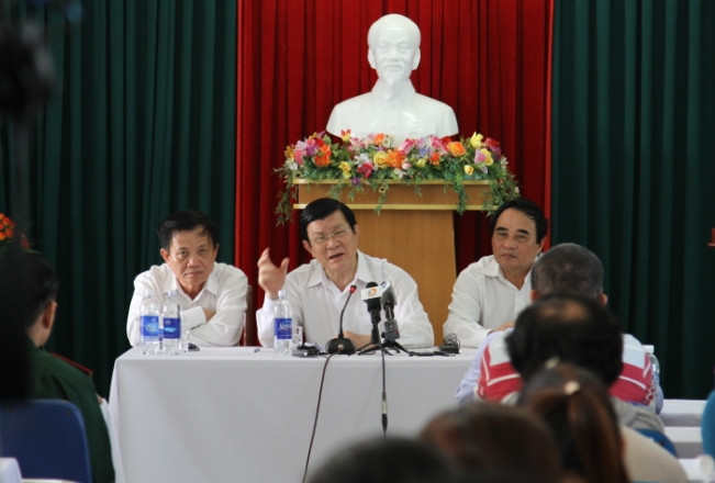 Chủ tịch nước Trương Tấn Sang: "Cả nước cùng đồng tâm hiệp lực, đồng lòng ý nguyện bảo vệ bờ cõi thiêng liêng của dân tộc". Ảnh H.Q Chủ tịch nước Trương Tấn Sang: "Cả nước cùng đồng tâm hiệp lực, đồng lòng ý nguyện bảo vệ bờ cõi thiêng liêng của dân tộc". Ảnh H.Q