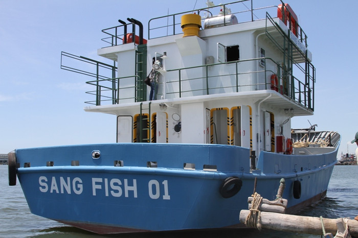 Tàu thiết kế cho 18 thuyền viên, nhiên liệu dự trữ đảm bảo cho tàu hoạt động liên tục 2.000 hải lý. Lương thực, thực phẩm, nước ngọt dự trữ trên tàu có thể đảm bảo cho kíp thủy thủ đoàn sử dụng trong 30 ngày đêm.