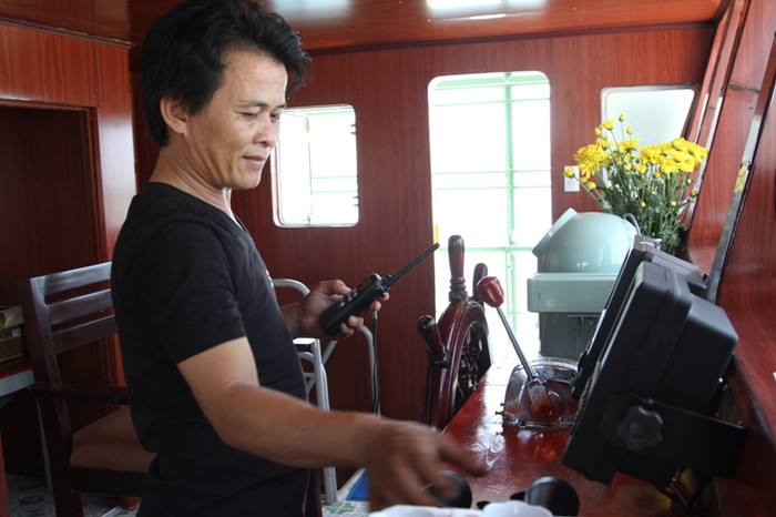 Thuyền trưởng Bé cho biết, đây là lần đầu tiên anh "cầm lái" một con tàu cá vững vàng và hiện đại như thế này.