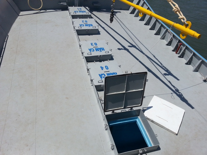 Trên tàu có 6 hầm lạnh đựng hải sản, luôn giữ cho sản phẩm tươi ngon, chất lượng...