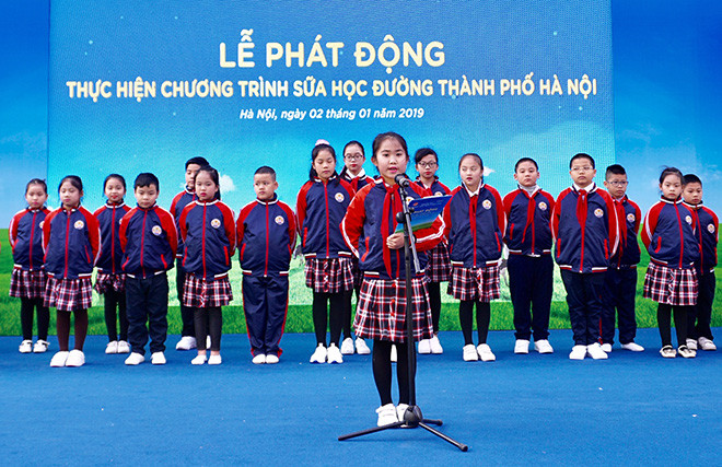 Vì sức khỏe và tương lai con em Thủ đô, lãnh đạo Sở Giáo dục và Đào tạo Hà Nội sớm đối thoại để tìm giải pháp triển khai chương trình Sữa học đường cho đúng. Ảnh minh họa: Báo Hà Nội Mới. Vì sức khỏe và tương lai con em Thủ đô, lãnh đạo Sở Giáo dục và Đào tạo Hà Nội sớm đối thoại để tìm giải pháp triển khai chương trình Sữa học đường cho đúng. Ảnh minh họa: Báo Hà Nội Mới.