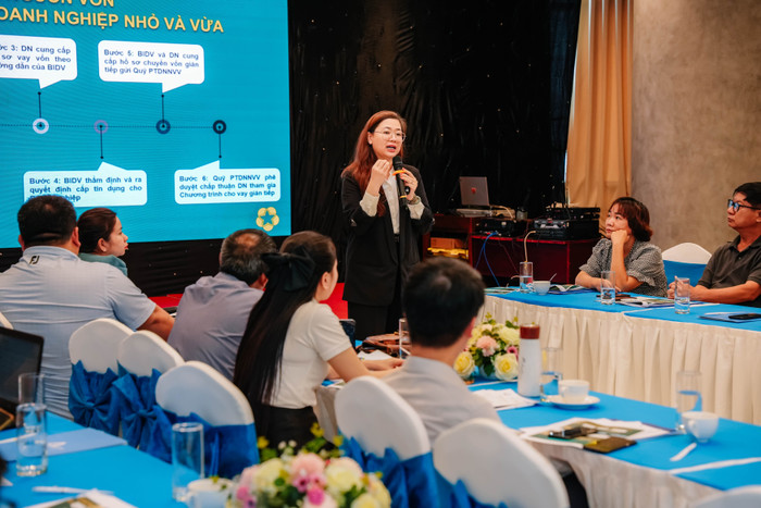 Bà Nguyễn Thị Kim Phượng - Phó Giám đốc Ban Khách hàng doanh nghiệp BIDV – phát biểu tại Diễn đàn. Anh 01.jpg