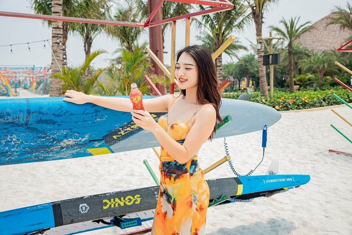 Tất bật chạy deadline trước kỳ nghỉ lễ, nhiều người trẻ chọn cách thanh lọc làm mát cơ thể bằng Trà Thanh Nhiệt Dr Thanh để tươi mát tận hưởng kỳ nghỉ dài ngày đang tới. dr thanh.jpg