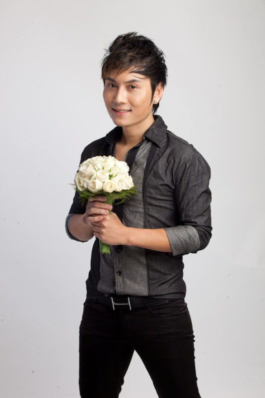 Gần 2 năm qua, không phải là ca sĩ quá "hot" ở thị trường âm nhạc TP.HCM, nhưng Trần Nam được đánh giá là ca sĩ có nhiều triển vọng bật lên thành "sao". Anh vẫn nỗ lực hàng ngày để tiếp nối những ca sĩ Hà Nội đã thành công ở phía Nam: Tuấn Hưng, Quang Hà, Lê Hiếu... Gần 2 năm qua, không phải là ca sĩ quá "hot" ở thị trường âm nhạc TP.HCM, nhưng Trần Nam được đánh giá là ca sĩ có nhiều triển vọng bật lên thành "sao". Anh vẫn nỗ lực hàng ngày để tiếp nối những ca sĩ Hà Nội đã thành công ở phía Nam: Tuấn Hưng, Quang Hà, Lê Hiếu...