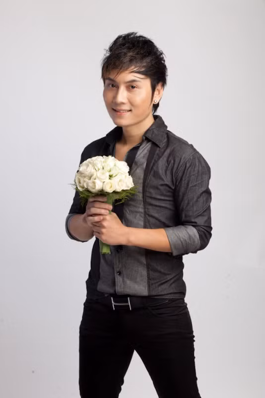 Gần 2 năm qua, không phải là ca sĩ quá "hot" ở thị trường âm nhạc TP.HCM, nhưng Trần Nam được đánh giá là ca sĩ có nhiều triển vọng bật lên thành "sao". Anh vẫn nỗ lực hàng ngày để tiếp nối những ca sĩ Hà Nội đã thành công ở phía Nam: Tuấn Hưng, Quang Hà, Lê Hiếu...