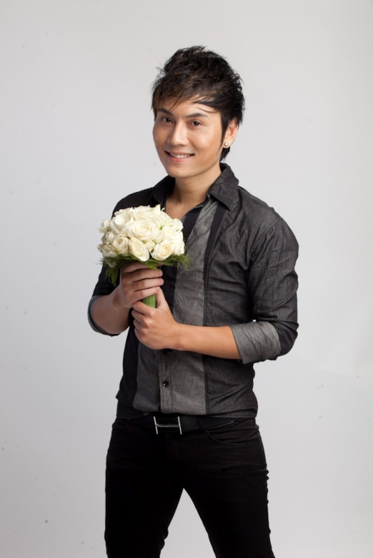 "Tôi nhớ lời nhận xét chân thành đó của anh Tuấn Hưng, tập trung vào âm nhạc, hạn chế vui chơi, bạn bè như trước đây. Thật sự, tôi đã hao phí nhiều thời gian vào các cuộc vui, bây giờ nghĩ lại còn hối tiếc". "Tôi nhớ lời nhận xét chân thành đó của anh Tuấn Hưng, tập trung vào âm nhạc, hạn chế vui chơi, bạn bè như trước đây. Thật sự, tôi đã hao phí nhiều thời gian vào các cuộc vui, bây giờ nghĩ lại còn hối tiếc".