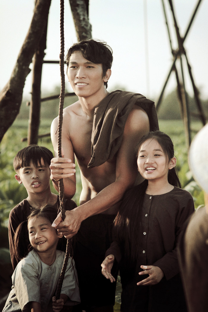 Xòn chưa có một mảnh tình vắt vai. Xòn chưa có một mảnh tình vắt vai.