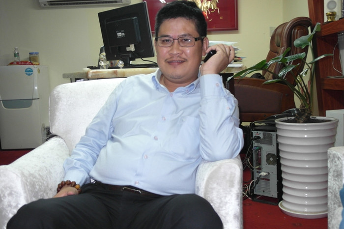 "Ông bầu" Phước Sang. "Ông bầu" Phước Sang.