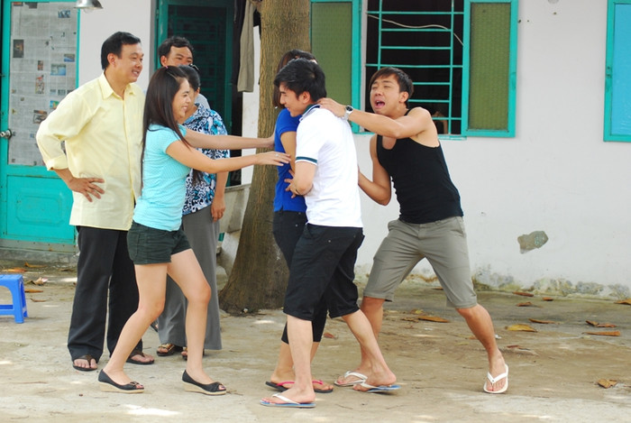 Kết cục của phim là cảnh xúc động, gửi thông điệp đến mọi người: Hùng sống tốt, được nhận những điều tốt đẹp nhất, còn Cường sống thực dụng, phải nhận những hậu quả đáng tiếc.... Yêu anh! Em dám không? là một phim hài, mang đến nhiều tiếng cười sảng khoái, nhưng thâm thúy, phản ánh nhiều tệ nạn trong cuộc sống hiện nay. Phim bắt đầu khởi chiếu từ ngày 6.2.2013. Kết cục của phim là cảnh xúc động, gửi thông điệp đến mọi người: Hùng sống tốt, được nhận những điều tốt đẹp nhất, còn Cường sống thực dụng, phải nhận những hậu quả đáng tiếc.... Yêu anh! Em dám không? là một phim hài, mang đến nhiều tiếng cười sảng khoái, nhưng thâm thúy, phản ánh nhiều tệ nạn trong cuộc sống hiện nay. Phim bắt đầu khởi chiếu từ ngày 6.2.2013.