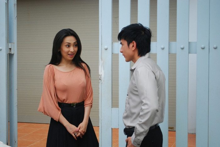 Và trong ngày sinh nhật, cha của đứa bé đã trở về....Hùng trở thành một "tội đồ" trước người chồng "chính hiệu" của quý bà này. Và trong ngày sinh nhật, cha của đứa bé đã trở về....Hùng trở thành một "tội đồ" trước người chồng "chính hiệu" của quý bà này.