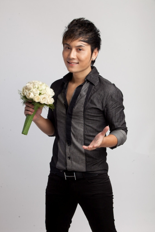 "Đã có nhiều ca sĩ Nam tiến, nhưng không chịu nổi áp lực của sự cạnh tranh đã quay trở về Bắc. Tôi cũng suy nghĩ rất nhiều, nhưng quyết dấn thân, lập nghiệp ở mảnh đất phương Nam sôi động này". "Đã có nhiều ca sĩ Nam tiến, nhưng không chịu nổi áp lực của sự cạnh tranh đã quay trở về Bắc. Tôi cũng suy nghĩ rất nhiều, nhưng quyết dấn thân, lập nghiệp ở mảnh đất phương Nam sôi động này".