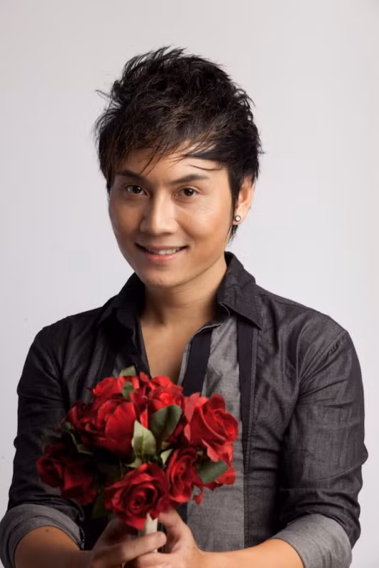 "Tôi hay học hỏi ca sĩ Quang Hà những kinh nghiệm để có thể tồn tại trong môi trường nghệ thuật tại Sài Gòn.. Là một ca sĩ gốc Bắc nhưng Quang Hà đã có thể chinh phục khán giả phương Nam suốt hơn 10 năm qua, đó là điều không đơn giản".