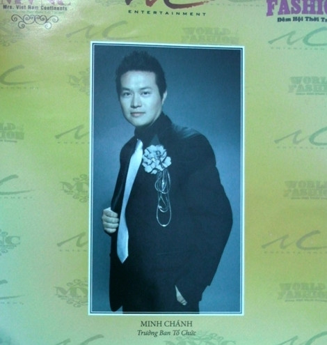 Ảnh Minh Chánh ngay trang đầu của quyển Cataloge. Ảnh Minh Chánh ngay trang đầu của quyển Cataloge.