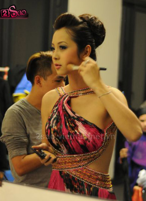 Mẫu váy dạ hội tuyệt đẹp khoe vẻ gợi cảm của Jennifer. (Theo: 2sao). Xem thêm:Hồ Ngọc Hà/ Tăng Thanh Hà/ Thanh Hằng/ Minh Hằng Mẫu váy dạ hội tuyệt đẹp khoe vẻ gợi cảm của Jennifer. (Theo: 2sao). Xem thêm:Hồ Ngọc Hà/ Tăng Thanh Hà/ Thanh Hằng/ Minh Hằng