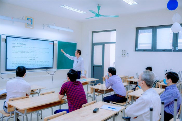 Sinh hoạt chuyên môn Tổ Toán Tin, Trường Trung học phổ thông Chuyên Vĩnh Phúc. Ảnh: Sở Giáo dục và Đào tạo Vĩnh Phúc Sinh hoạt chuyên môn Tổ Toán Tin, Trường Trung học phổ thông Chuyên Vĩnh Phúc. Ảnh: Sở Giáo dục và Đào tạo Vĩnh Phúc