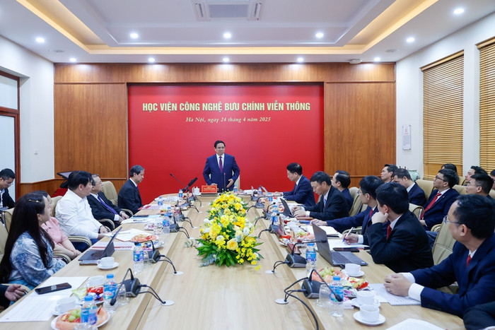 Định hướng thời gian tới, Thủ tướng nêu rõ, Học viện phải tiếp tục bám sát tình hình, dự báo xu thế, trên cơ sở đó đưa ra mục tiêu, nhiệm vụ, giải pháp phát triển phù hợp xu thế, yêu cầu phát triển, mong đợi của đất nước, của nhân dân – Ảnh: VGP/Nhật Bắc img1898-1745469267559559046177.jpg