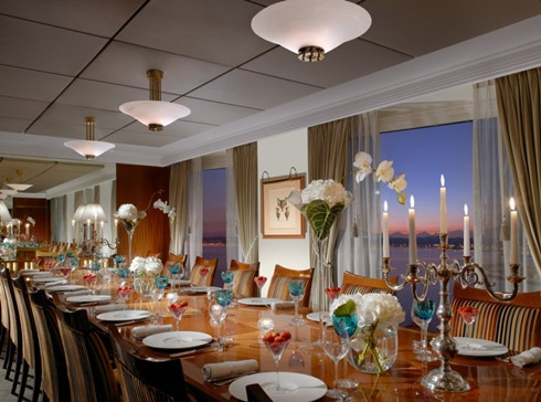 Vị trí đắc địa nằm ngay gần trụ sở Liên hợp quốc, căn hộ này từng đón nhiều vị khách đặc biệt như Tổng thống Mỹ Bill Clinton, vua xứ Ảrập Xêút, Thủ tướng Anh Tony Blair. Vị trí đắc địa nằm ngay gần trụ sở Liên hợp quốc, căn hộ này từng đón nhiều vị khách đặc biệt như Tổng thống Mỹ Bill Clinton, vua xứ Ảrập Xêút, Thủ tướng Anh Tony Blair.