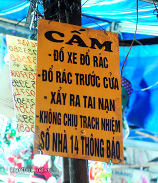 Vừa cấm vừa dọa. Ảnh: kienthuc.net.vn. Vừa cấm vừa dọa. Ảnh: kienthuc.net.vn.