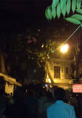 Vụ cháy xảy ra tại một căn nhà nằm giữa phố Gia Ngư sau đó đã cháy lan sang nhà bên cạnh, khi cháy được một lúc thì có một tiếng nổ lớn (khả năng là nổ bình ga), nhưng sau đó đã được lực lượng chữa cháy kịp thời dập tắt.