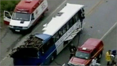 Hiện trường vụ tai nạn giao thông hồi tháng 3/2012 tại Brazil. Ảnh: Reuters. Hiện trường vụ tai nạn giao thông hồi tháng 3/2012 tại Brazil. Ảnh: Reuters.