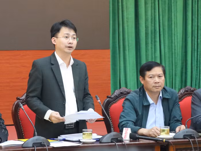 Ông Trần Trung Hiếu thông tin tại cuộc giao ban. Ảnh: Đỗ Thơm