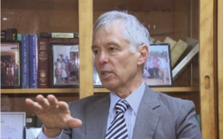 Tiến sĩ Marvin C. Ott. Tiến sĩ Marvin C. Ott.