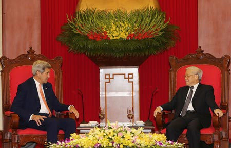 Ngoại trưởng Mỹ John Kerry hội kiến Tổng bí thư Nguyễn Phú Trọng khi sang thăm Việt Nam. Ảnh: Tân Hoa Xã. Ngoại trưởng Mỹ John Kerry hội kiến Tổng bí thư Nguyễn Phú Trọng khi sang thăm Việt Nam. Ảnh: Tân Hoa Xã.