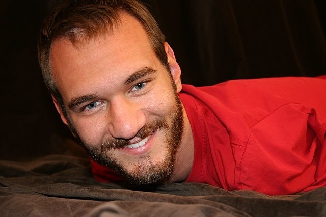 Nick Vujicic, chàng trai không tay không chân kỳ diệu nhất hành tinh. Nick Vujicic, chàng trai không tay không chân kỳ diệu nhất hành tinh.