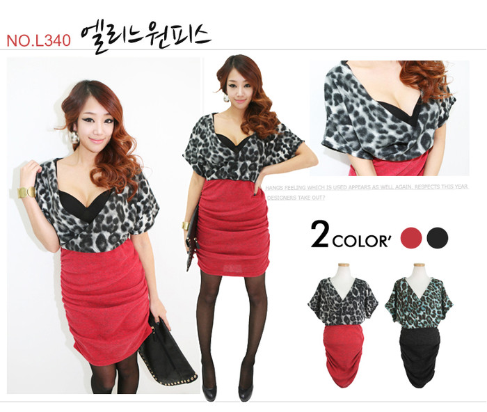 Những bạn gái thích vẻ ngoài sexy, gợi cảm một chút sẽ thích bộ váy có kiểu sẻ cổ sâu và được phối màu sắc bắt mắt như thế này.